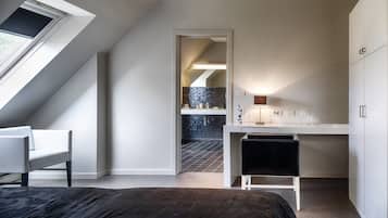 8 bedrooms, Egyptian cotton sheets, premium bedding, down comforters