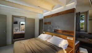 Ropa de cama de alta calidad, minibar y escritorio 