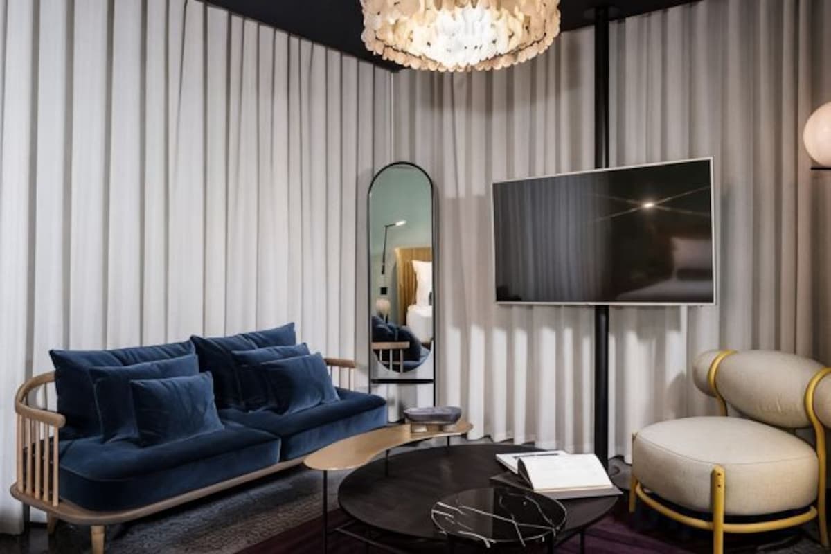 Living area | Flat-screen TV