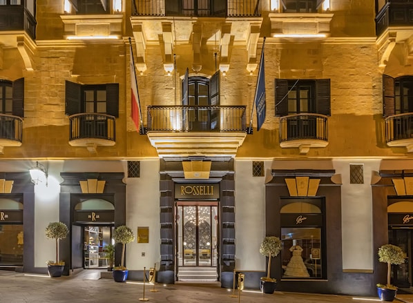 Exterior - Rosselli (Valletta)