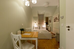 Standard Studio, 1 Queen Bed