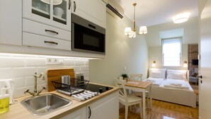 Standard Studio, 1 Queen Bed | Private kitchen - Roland Apartments (Budapest)