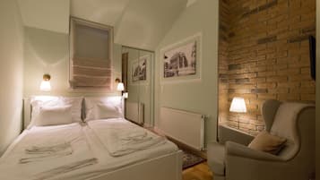 Standard Studio, 1 Queen Bed | Premium bedding, desk, soundproofing, iron/ironing board