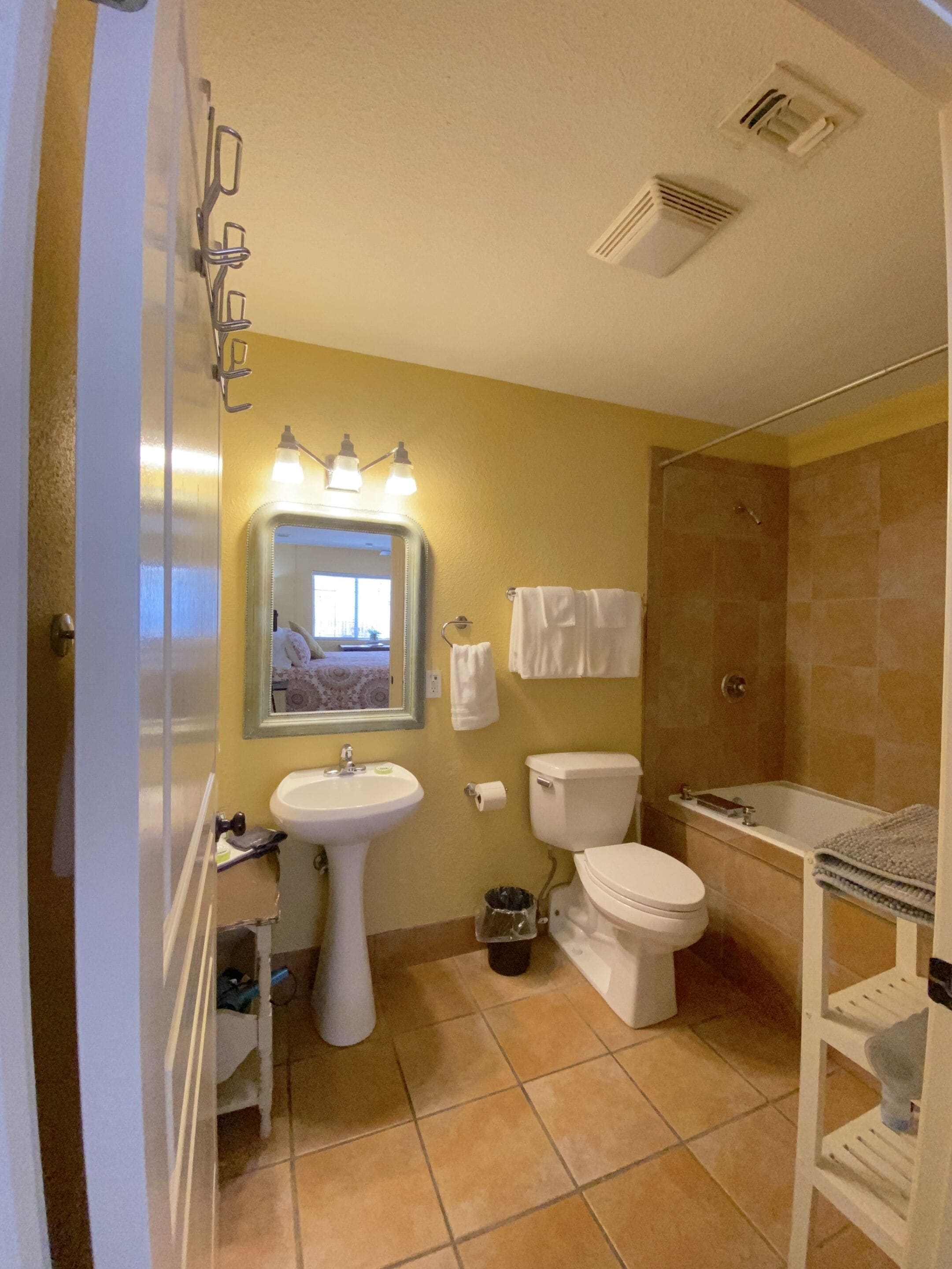 Classic Quadruple Room, Ensuite (Cypress Room) | Bathroom | Free toiletries, hair dryer, towels, soap