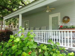 Cottage, Ensuite (Texas Room) | Exterior - Comal Inn (New Braunfels)