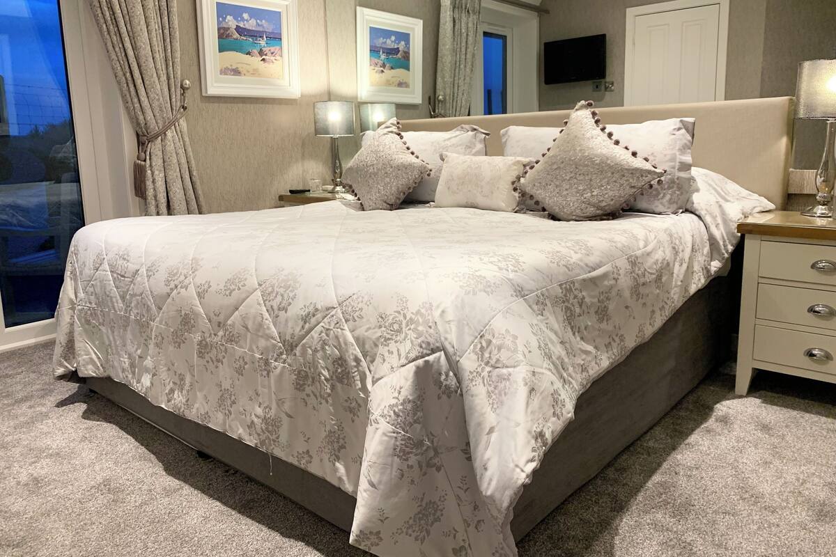 Standard Double Room (Jean Armour) | Premium bedding, iron/ironing board, free WiFi, bed sheets