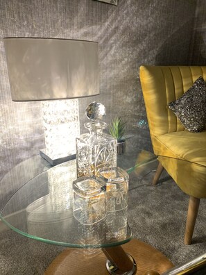 Chambre Standard double (Jean Armour) | Literie de qualité, fer et planche à repasser, accès au Wi-Fi (inclus)