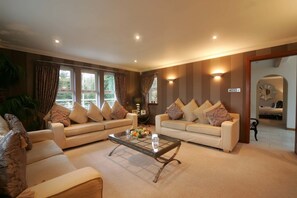 Flat-screen TV - Ayrs & Graces (Ayr)