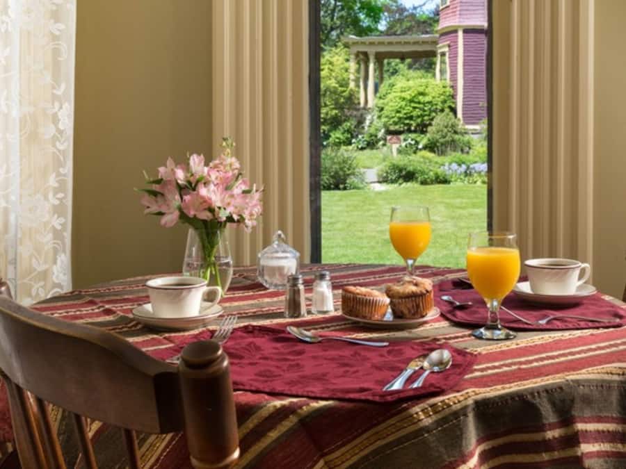 Desayuno bufé gratuito y diario