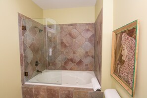 Premium Suite, Ensuite (King) | Jetted bathtub - The Levi Deal Mansion Bed & Breakfast (Meyersdale)