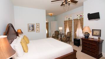 Signature Room, Ensuite (King) | Premium bedding, iron/ironing board, free WiFi, bed sheets