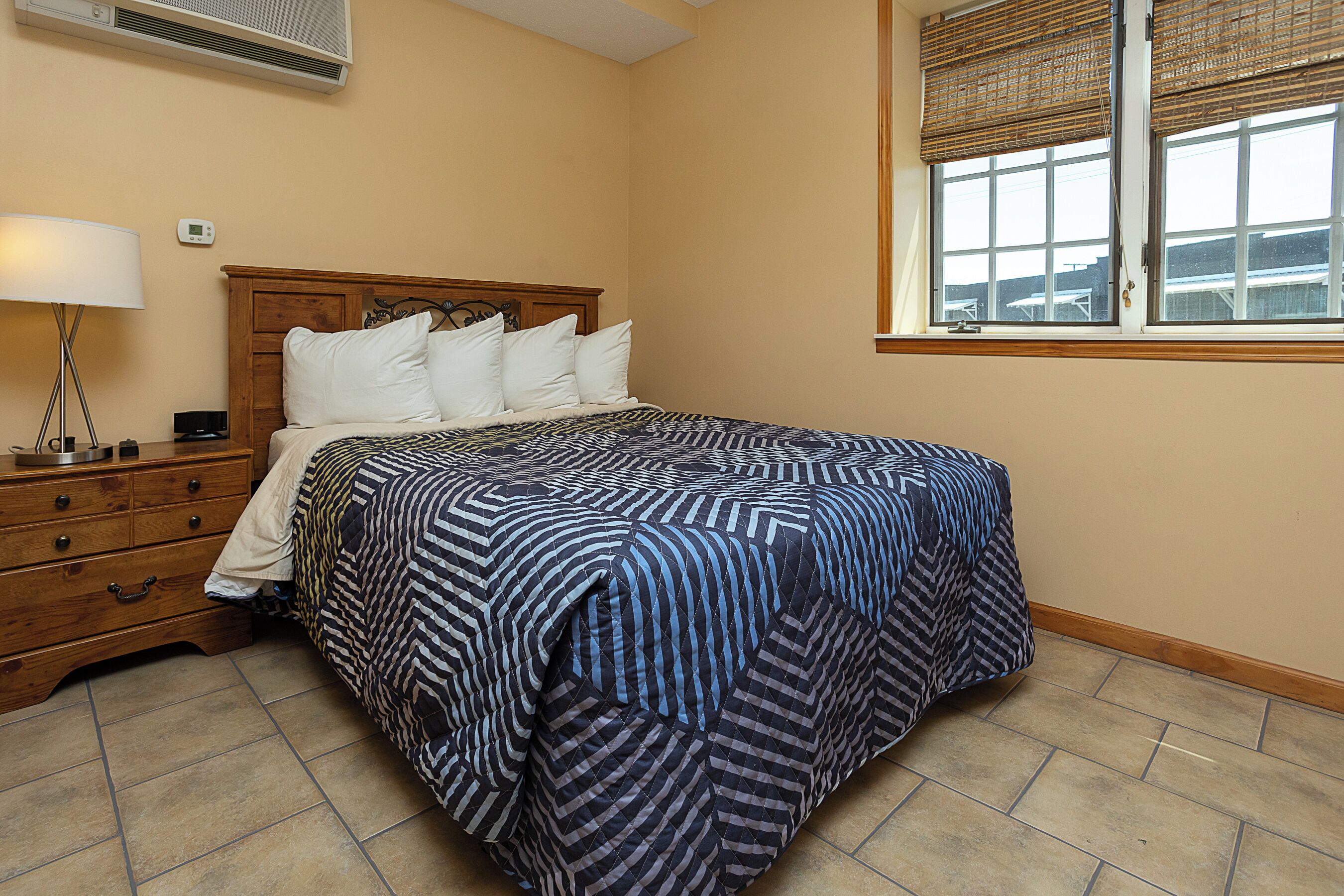 เครื่องนอนป้องกันสารก่อภูมิแพ้, โต๊ะทำงาน, ผ้าม่านกันแสง