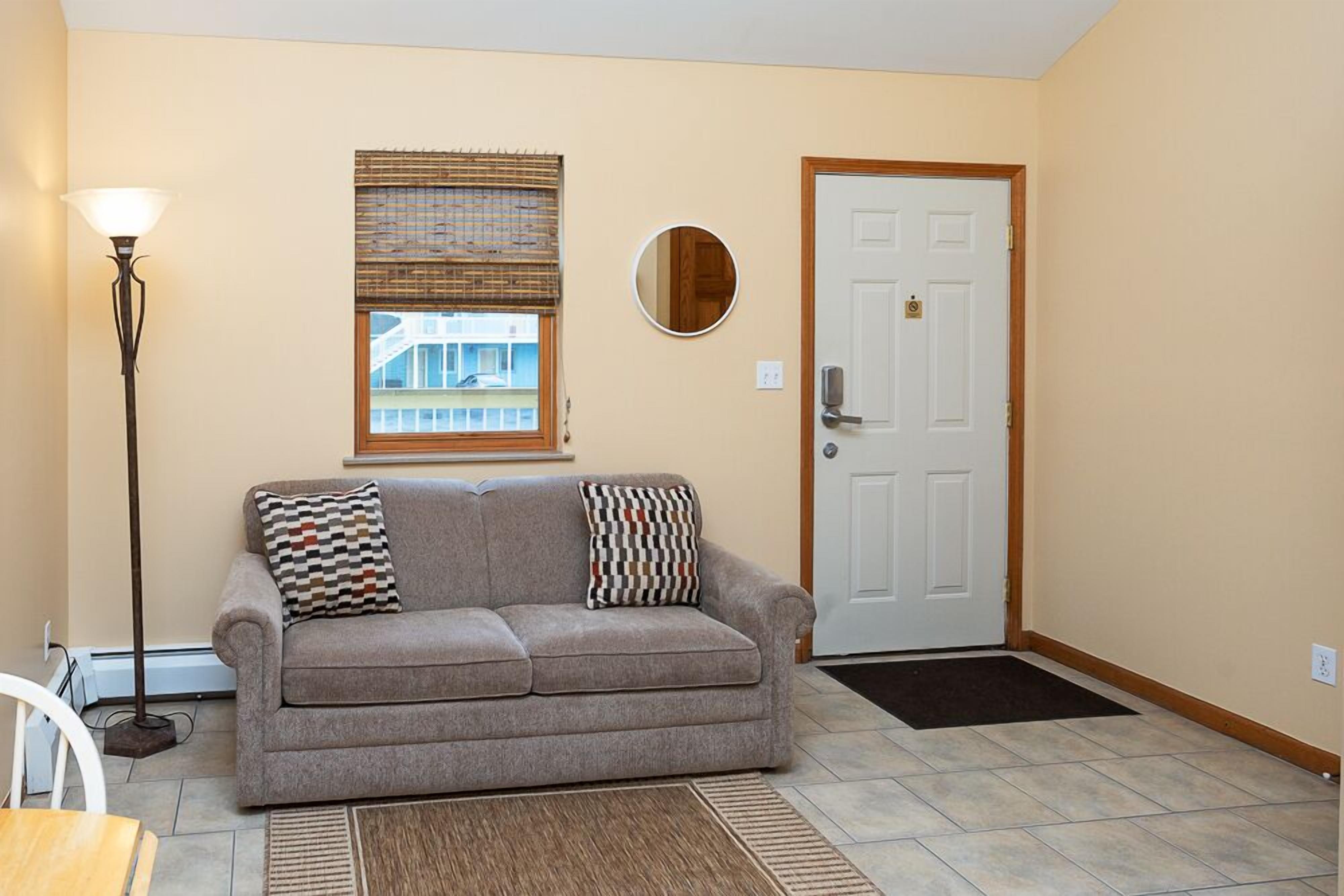 queen suite 7 (adjoins to suite 8) | living area | flat-screen tv