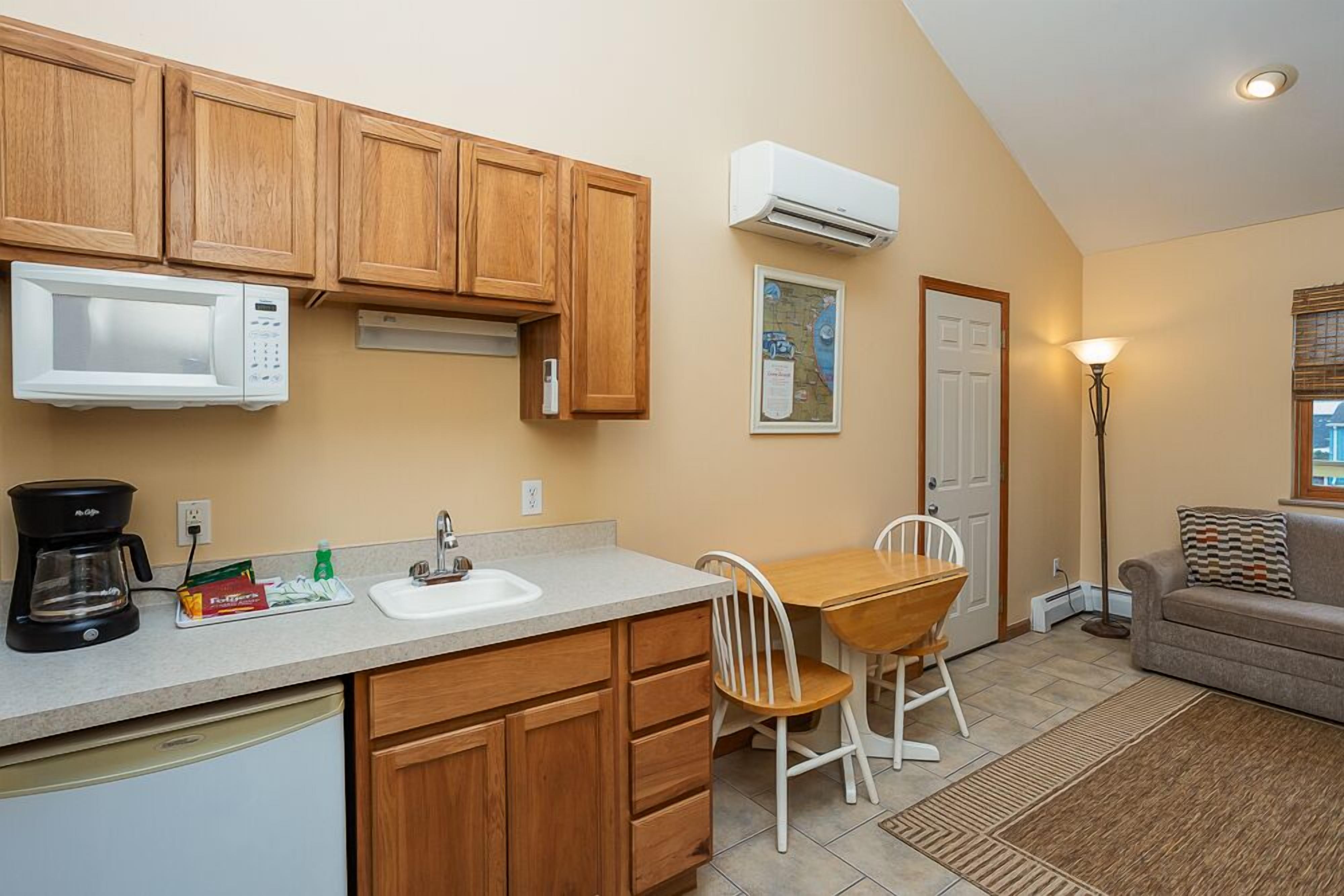 queen suite 7 (adjoins to suite 8) | living area | flat-screen tv