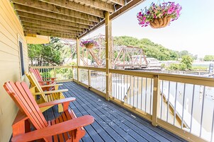 Twin Suite 4 W/Private Deck | Balcony