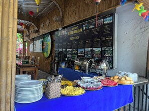 Gratis frukost med lokala rätter varje dag 