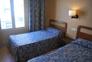 办公桌、免费 WiFi