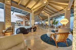 Lobby sitting area - Royalton Antigua, An Autograph Collection All-Inclusive Resort (St. John's)
