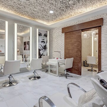 Body treatments, aromatherapy, deep-tissue massages, sports massages