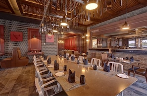7 restaurants, breakfast, lunch, dinner served; Italian cuisine
