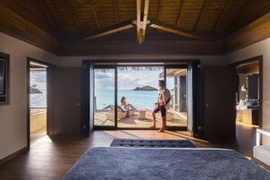 Ropa de cama de alta calidad y minibar 