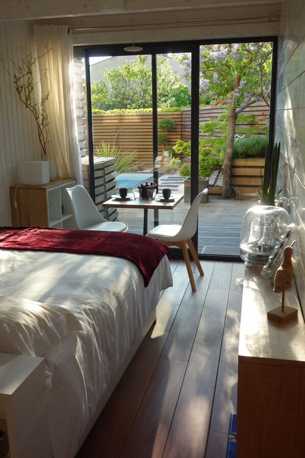 Design Studio, Sauna, Pool View | 1 bedroom, premium bedding, minibar, desk - Urbanhouse Cocoon Studio (Toulouse)