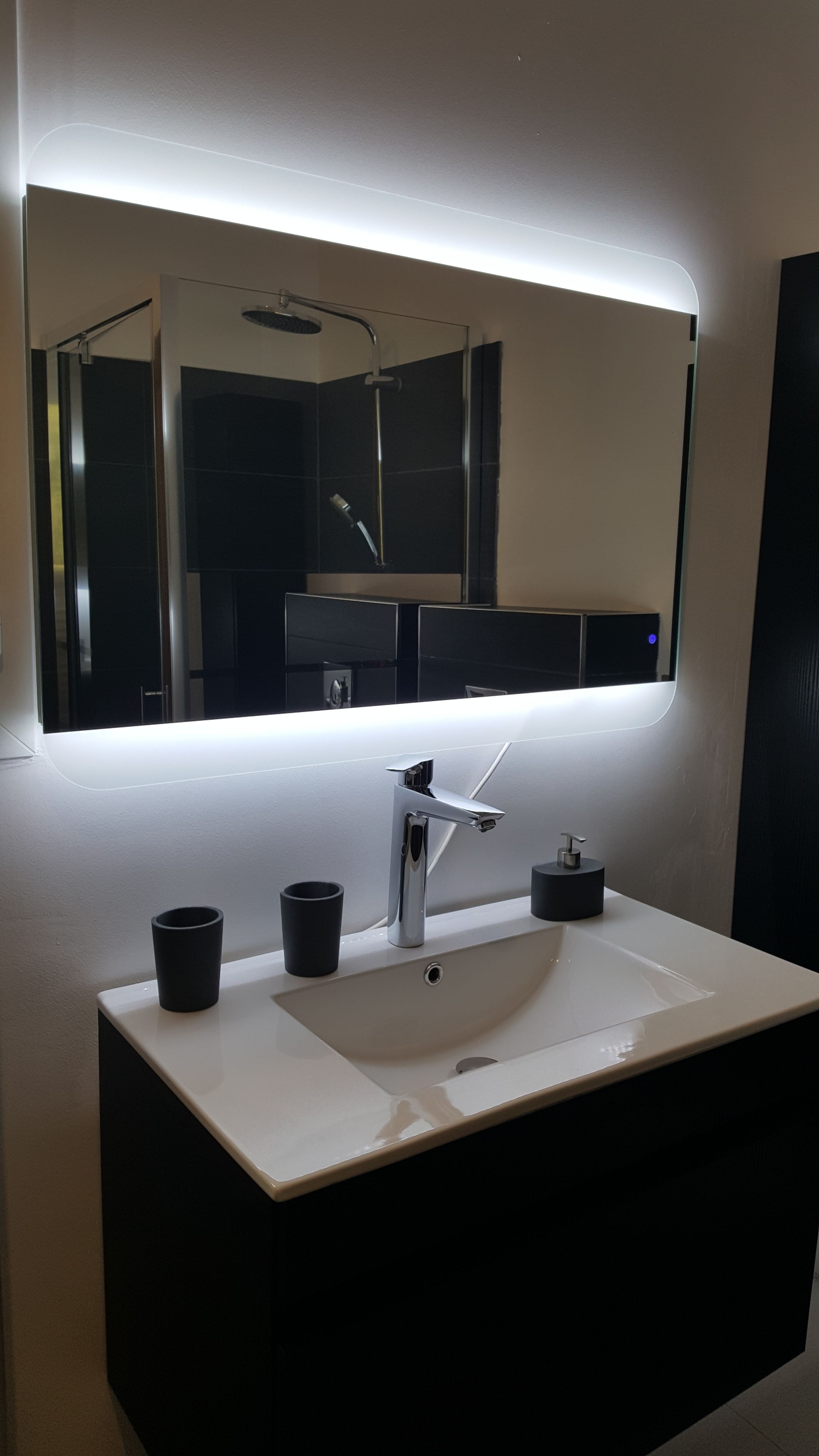 Deluxe Suite, 2 Bedrooms, Non Smoking, Poolside | Bathroom amenities | Separate bathtub and shower, deep-soaking bathtub, towels, toilet paper