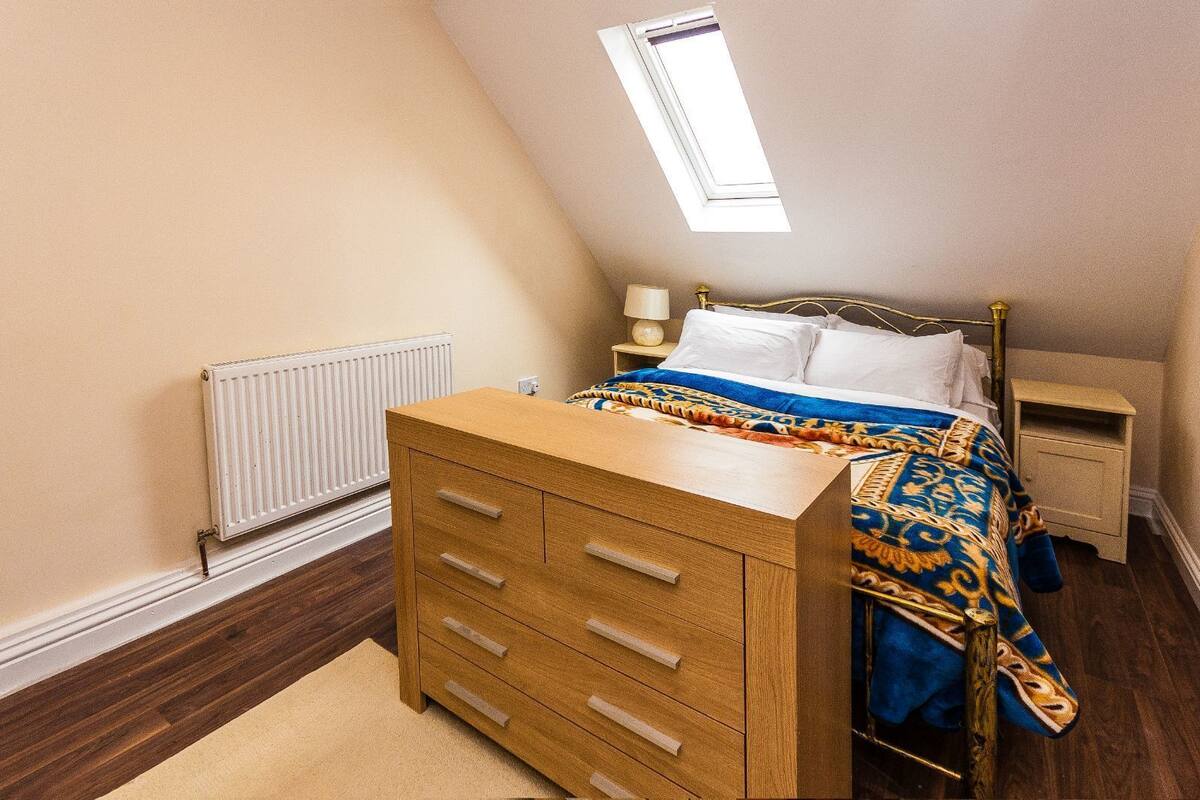 Double Room, Private Bathroom (2) | Premium bedding, iron/ironing board, free WiFi, bed sheets