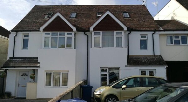 ด้านหน้าที่พัก