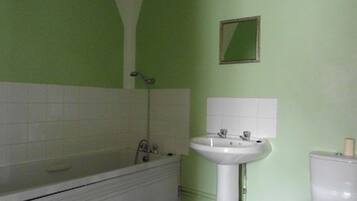 Chalet, Beberapa Tempat Tidur, Bebas Asap Rokok | Kamar mandi | Shower dan handuk