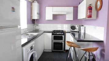 Chalet, Beberapa Tempat Tidur, Bebas Asap Rokok | Dapur pribadi | Lemari es, microwave, oven, dan kompor