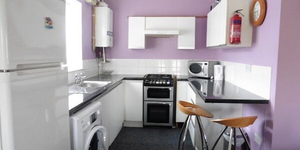 Chalet, Multiple Beds, Non Smoking | Private kitchen | Fridge, microwave, oven, stovetop - Leysdown Chalet 36 (Sheerness)