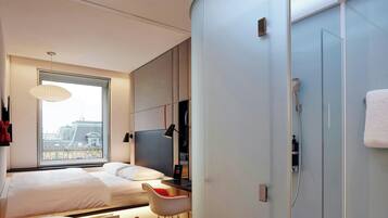 Luxe beddengoed, pillowtop-bedden, een kluis op de kamer, een bureau