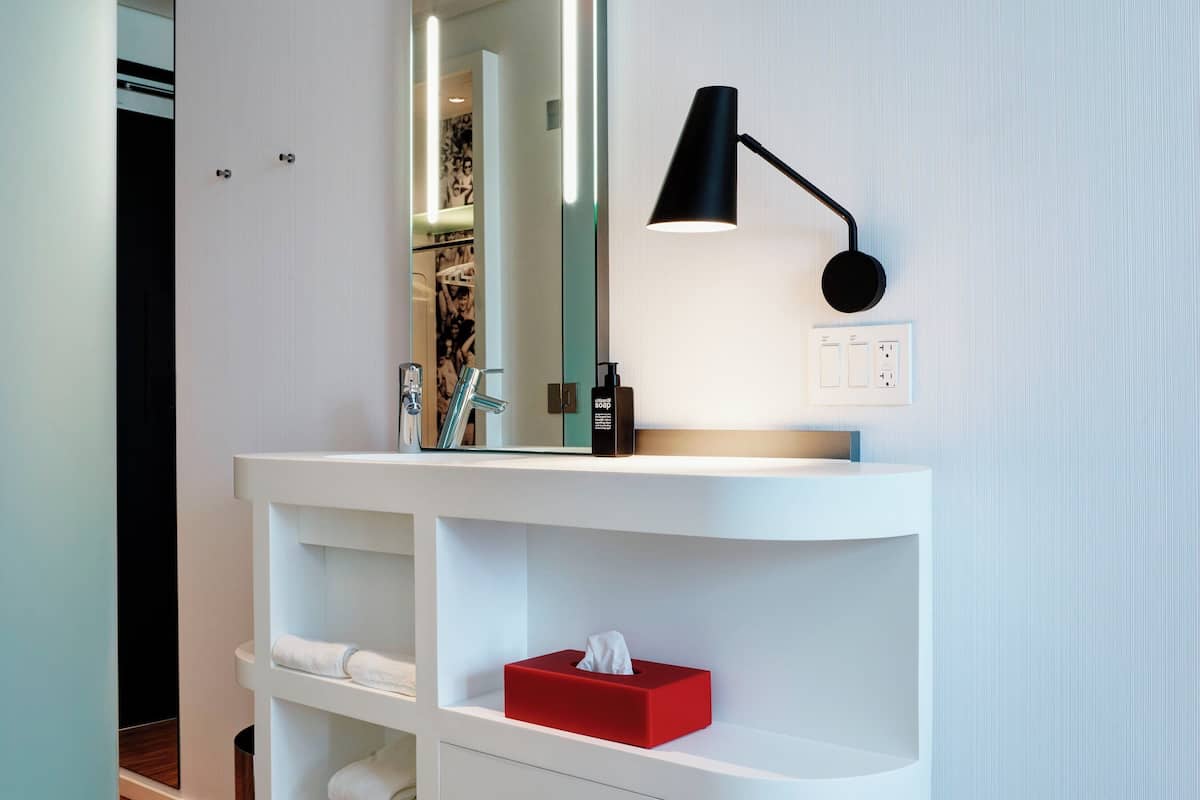 king room | bathroom | shower, hydromassage showerhead, eco-friendly toiletries, hair dryer