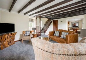 Cottage, 2 Bedrooms, Lake View | Living area | Flat-screen TV - Loch Ness Cottages (Inverness)