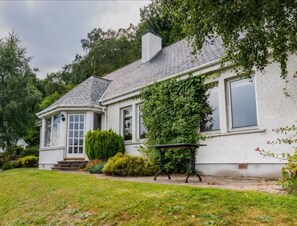 Cottage, 2 Bedrooms, Lake View | Individually decorated, individually furnished, free WiFi, bed sheets
