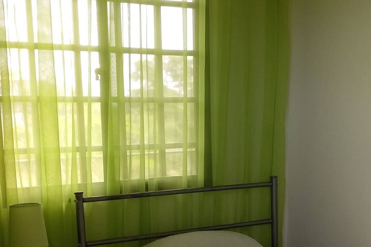 Chambre Simple Économique, 1 lit une place | Coffres-forts dans les chambres, fer et planche à repasser