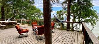 Lakefront “Treehouse”: Private Retreat in the Pines!