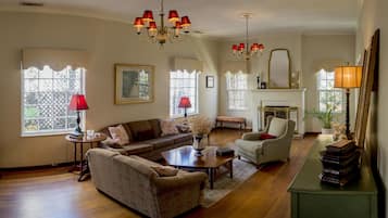 House | Living area | -42-inch flat-screen TV with cable channels, TV