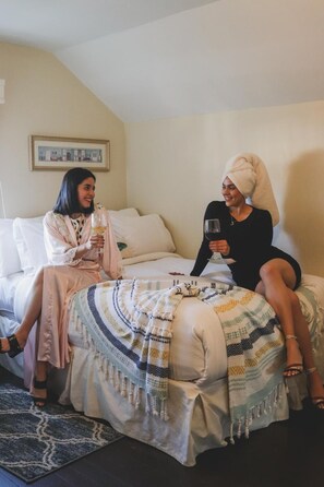 The Lily Room & Loft (2 Bedrooms) | 4 dormitorios, ropa de cama de alta calidad, colchones Tempur-Pedic