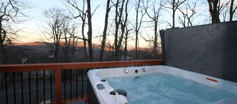 Remodeled 3BR/2BA Ski Chalet off Tyro Slope