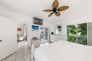 2 dormitorios, tabla de planchar con plancha, cuna de viaje