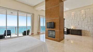 Panoraamahuoneisto, 4 makuuhuonetta | Kylpyhuone | Suihkun ja ammeen yhdistelmä, poreamme, hiustenkuivaaja, pyyhkeet