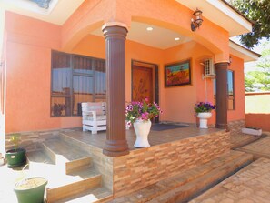 Outdoor dining - LivingSpace Lodge (Lilongwe)