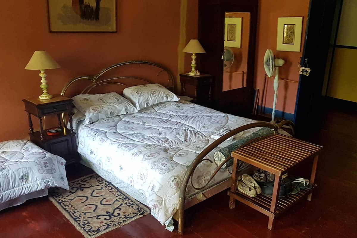 Familie vierpersoonskamer, uitzicht op tuin, uitzicht op gebergte | Gratis wifi