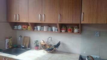 Standard Room, Multiple Bedrooms | Private kitchen | Fridge, microwave, stovetop