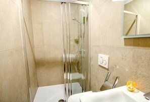 Superior Double or Twin Room | Bathroom shower - San Martino Rooms (Pula)