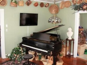 Suite Supérieure, salle de bains attenante, vue cour intérieure (Allegretto Jalapeno Suite)