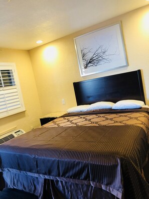 ADA Standard Room, 1 Queen Bed | Desk, free WiFi - Bayshore Inn (San Jose)