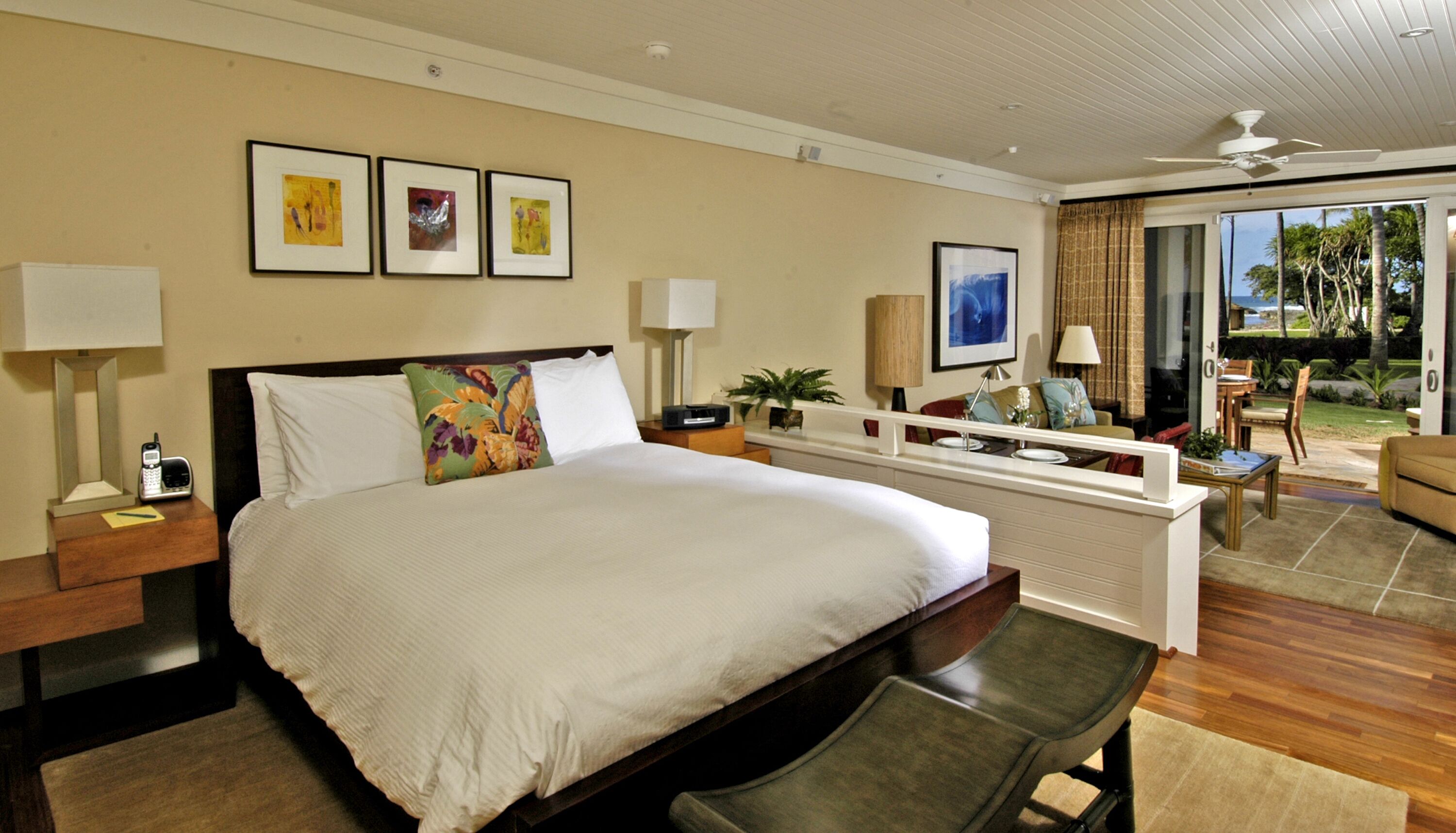 4 chambres, coffres-forts dans les chambres, fer et planche à repasser